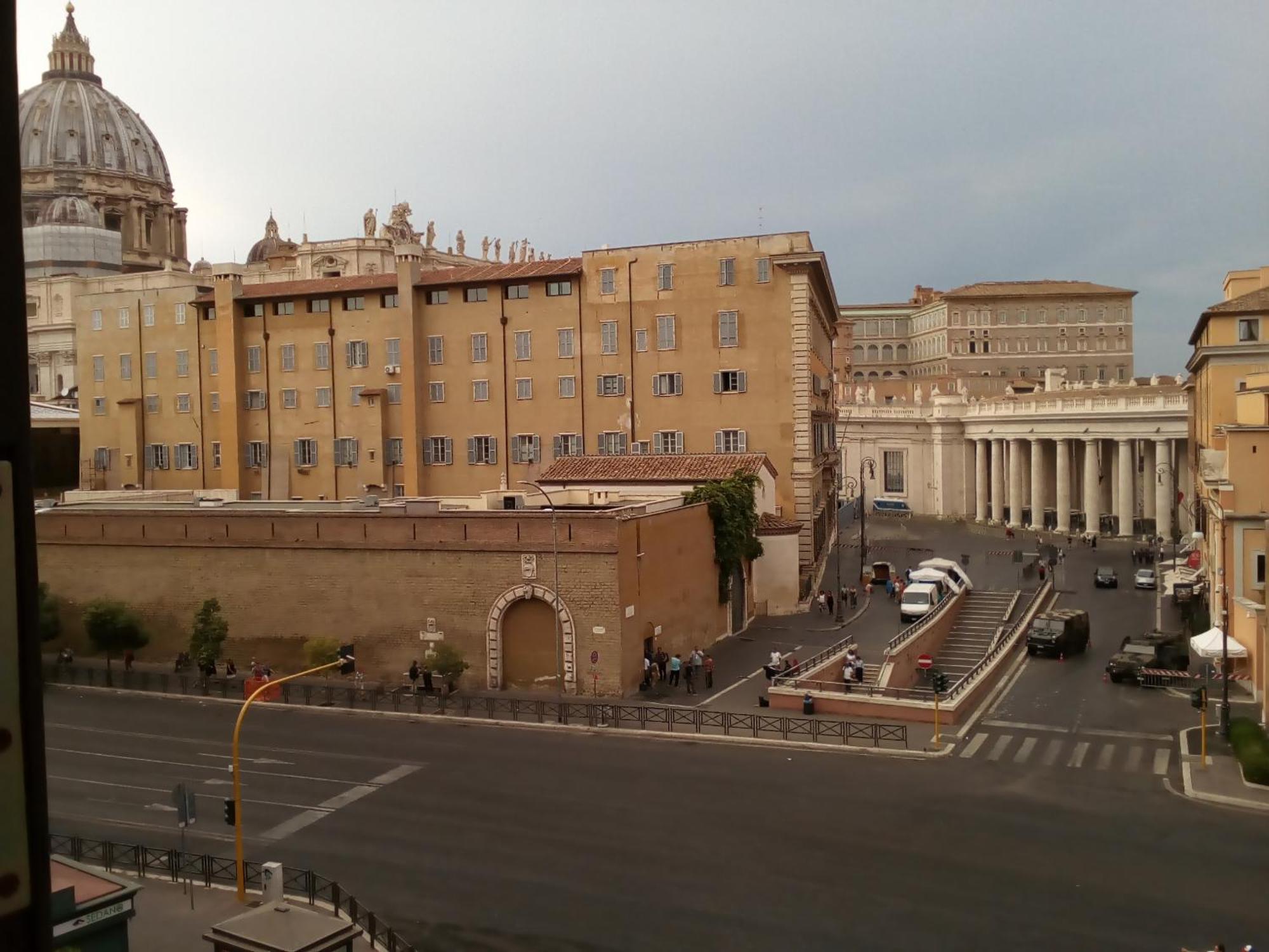 Steps From The Vatican Guesthouse Экстерьер фото